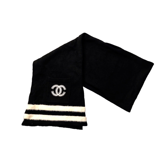 CHANEL Black & White Fur Scarf with Iconic Logo Pocket - Picture 9 of 16